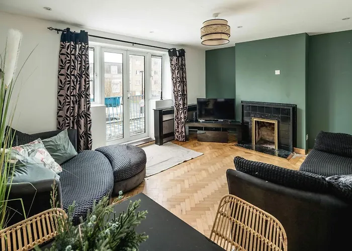 Spacious 3Br Flat With Balcony Near Tottenham Hale