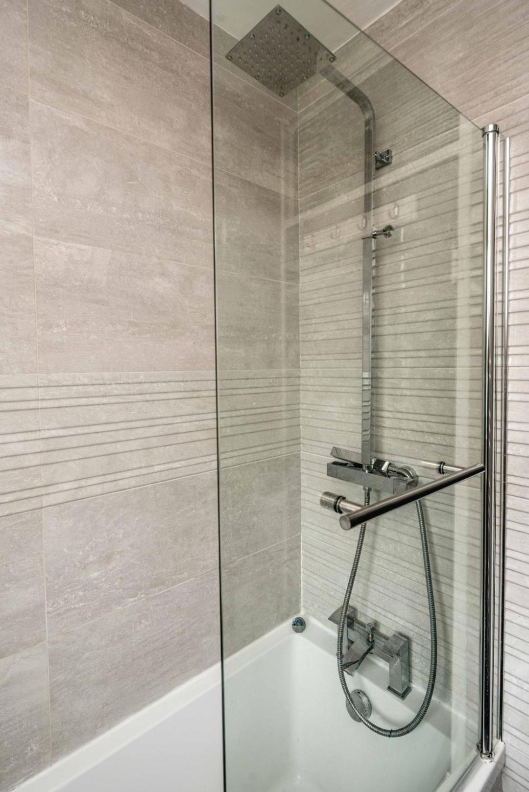 Spacious 3br Flat With Balcony Near Tottenham Hale * Londra