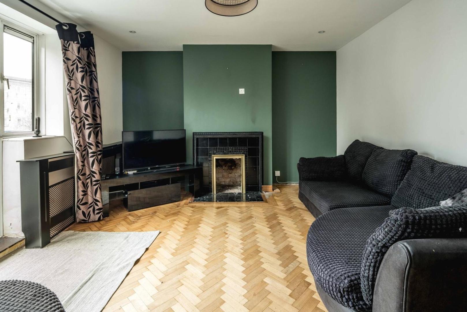 Spacious 3br Flat With Balcony Near Tottenham Hale Appartamento