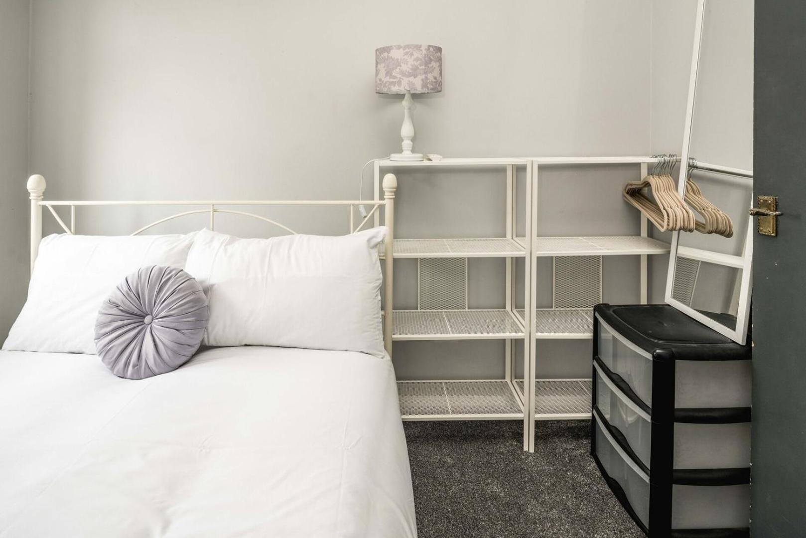 Spacious 3br Flat With Balcony Near Tottenham Hale * Londra