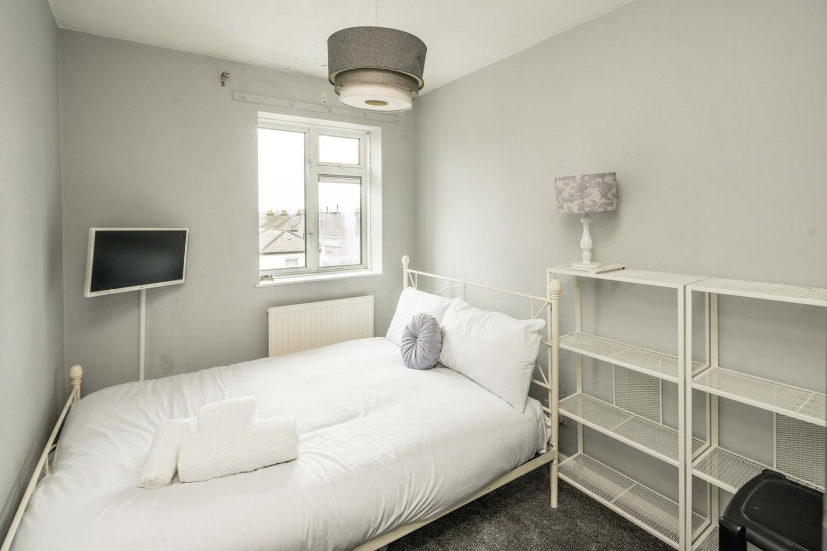 Spacious 3br Flat With Balcony Near Tottenham Hale Appartamento *
