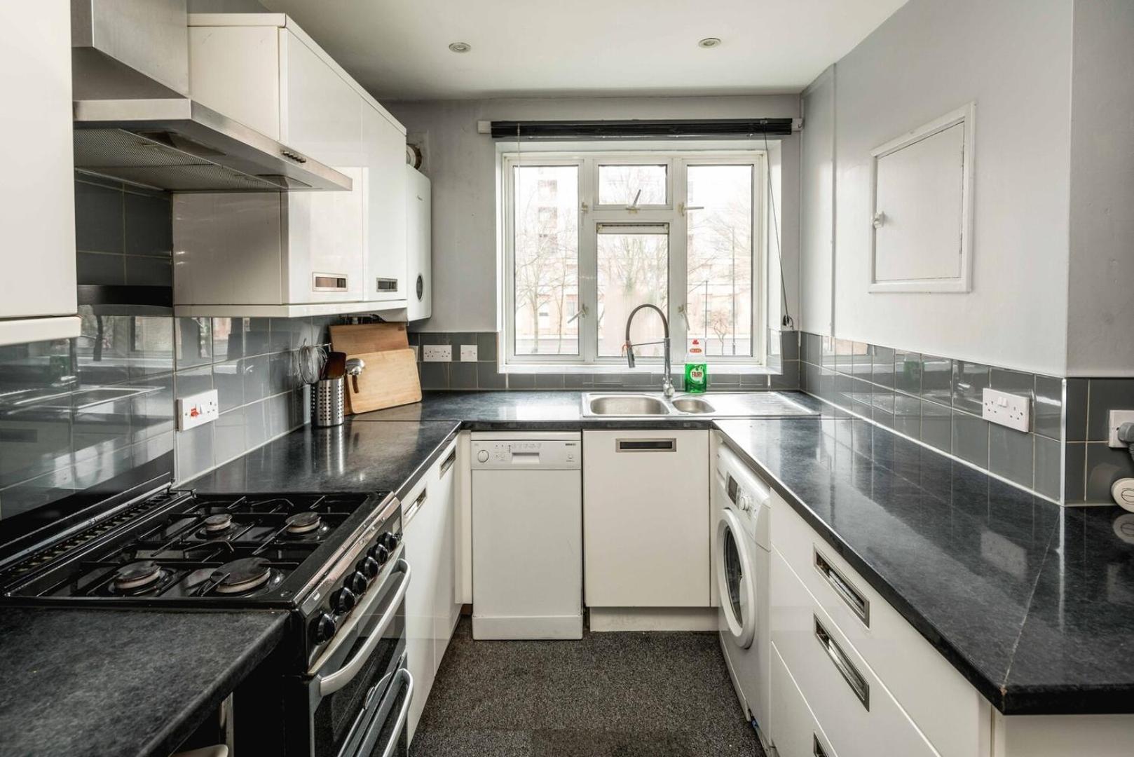Spacious 3br Flat With Balcony Near Tottenham Hale Appartamento