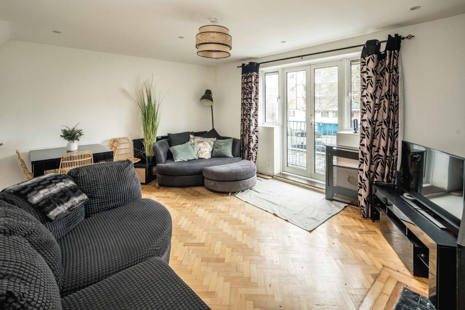 Spacious 3br Flat With Balcony Near Tottenham Hale Appartamento *